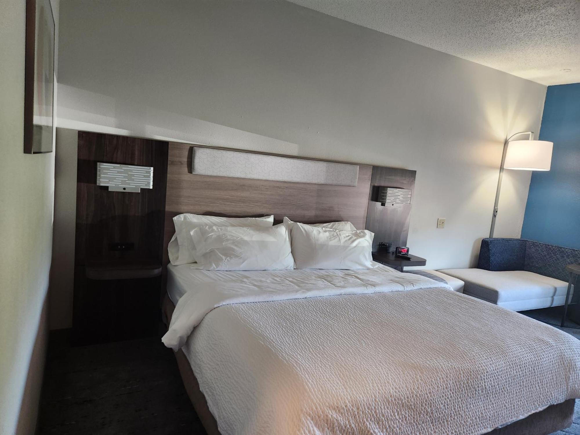Holiday Inn Express & Suites Alliance By Ihg Exterior foto